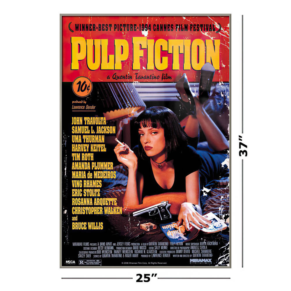 Pulp Fiction 桌布 壁紙 — 一張《黑色追緝令》的復古風格電影海報，Uma Thurman 抽著煙，身旁放著一把槍。