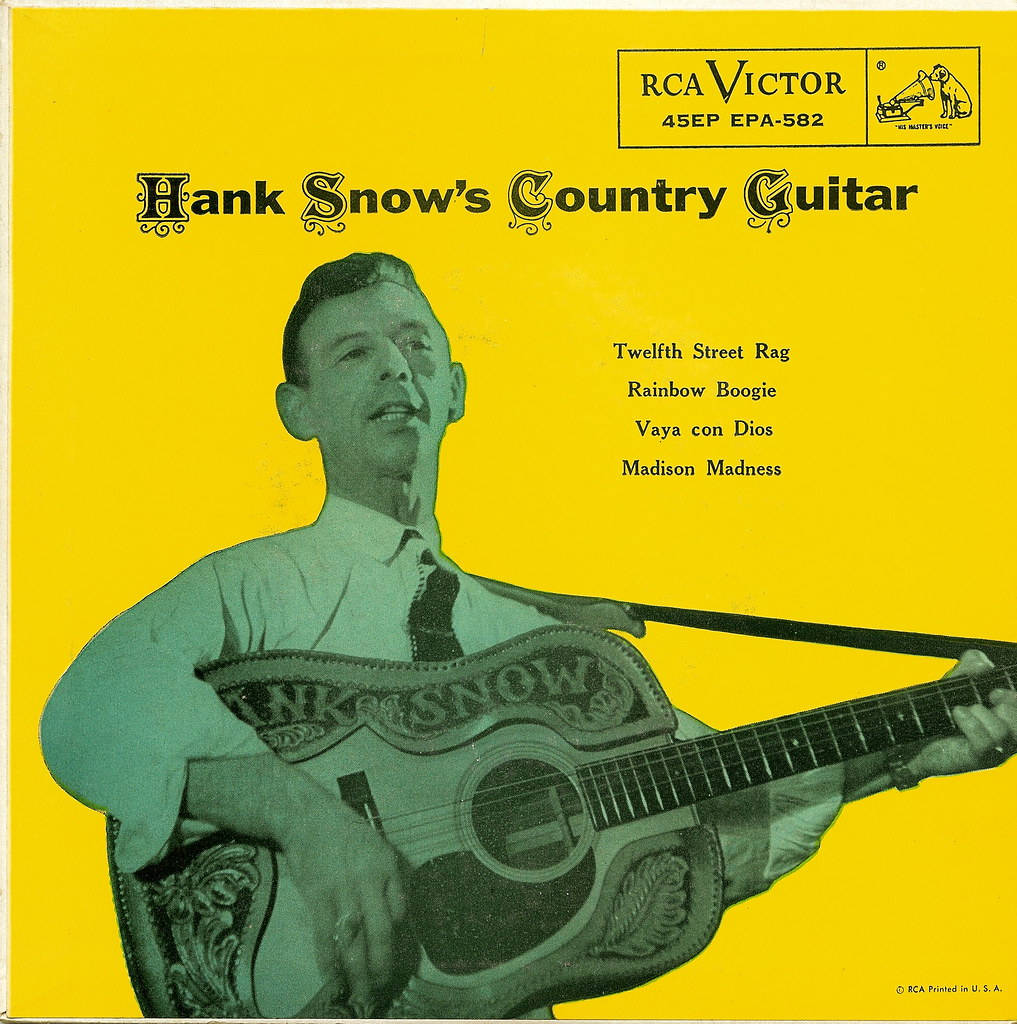 音樂 桌布 壁紙 — 一張1950年代復古RCA Victor唱片封套展示Hank Snow在鮮黃色背景上以藍綠色單色照片彈奏裝飾吉他。