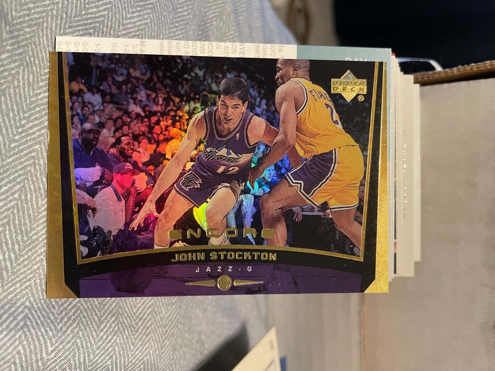 帶有圖案布料上的John Stockton復古籃球交易卡。 — Jordan clarkson 壁紙