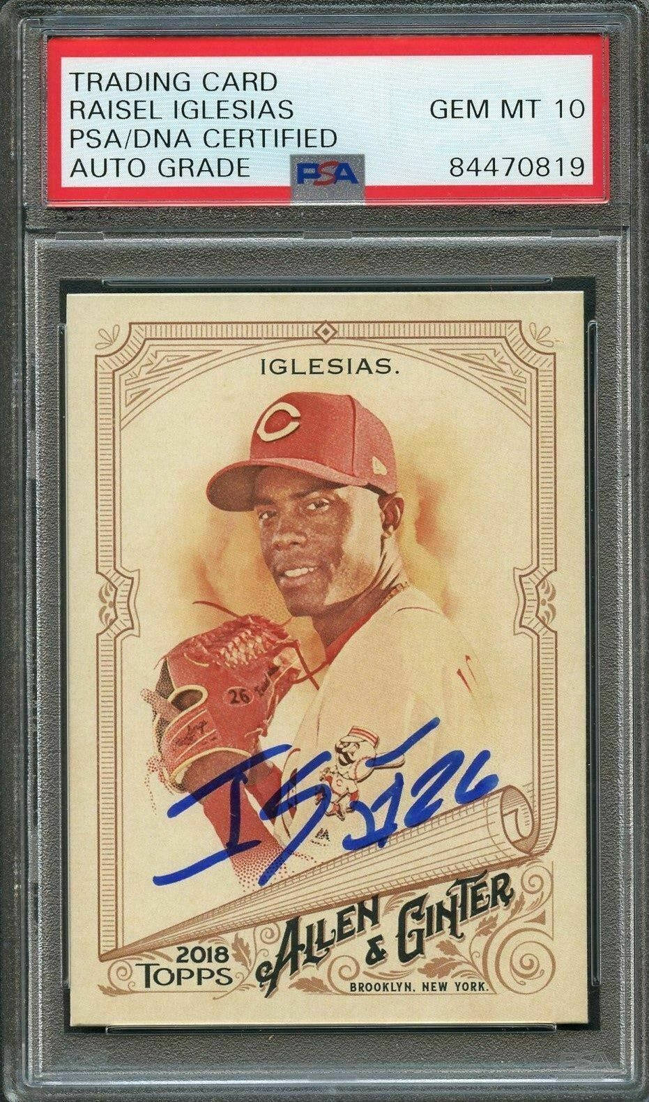 復古 桌布 壁紙 — 一張PSA評級10分、帶有簽名的2018 Topps Allen & Ginter Raisel Iglesias棒球卡，復古棕褐色調。