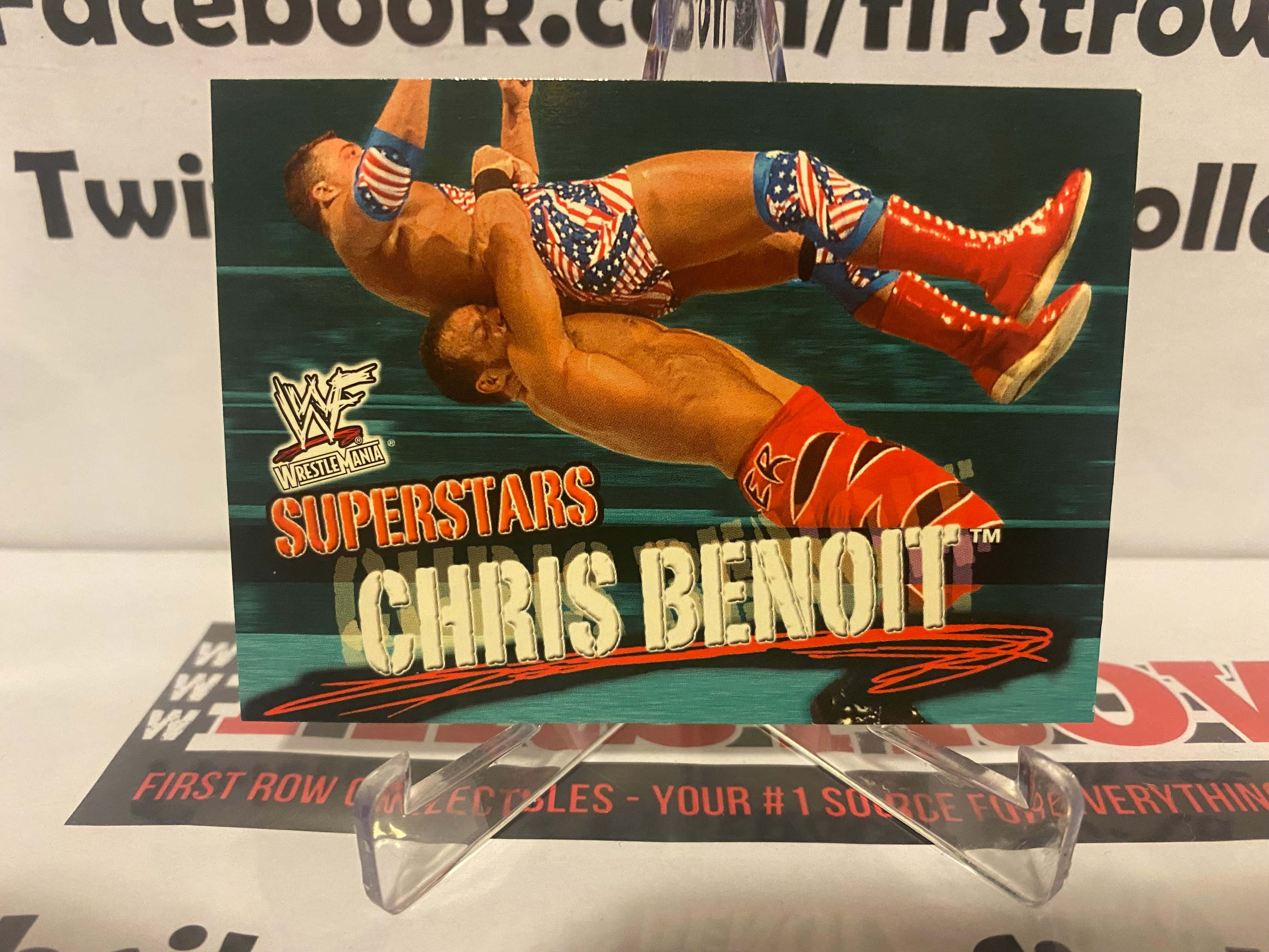 professional 桌布 壁紙 — 一張WWE摔角收藏卡，展示Chris Benoit在半空中對對手使出戲劇性動作。