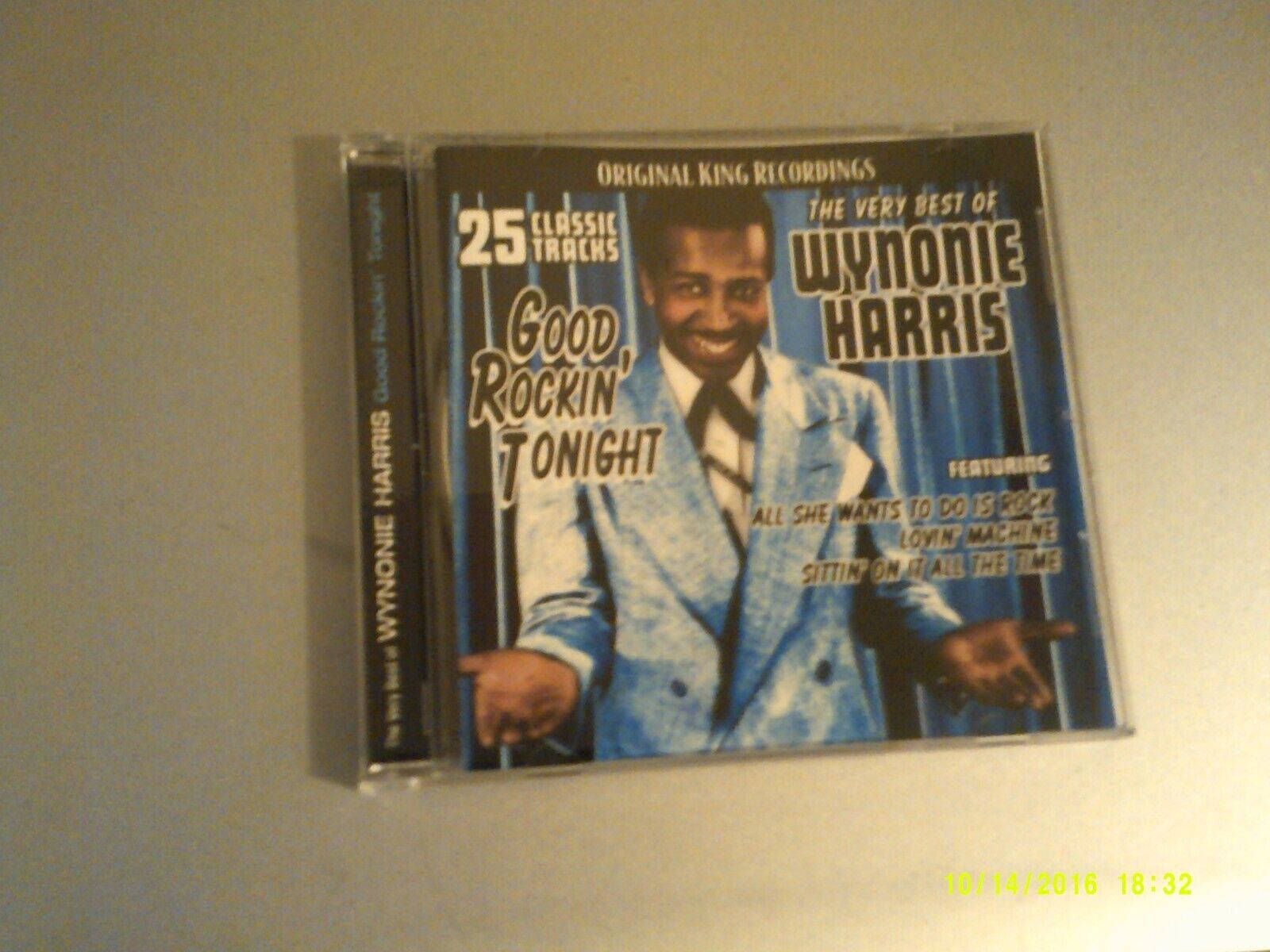 Album Cover 桌布 壁紙 — 一張Wynonie Harris微笑穿著藍色西裝、背景為條紋的復古CD封面。
