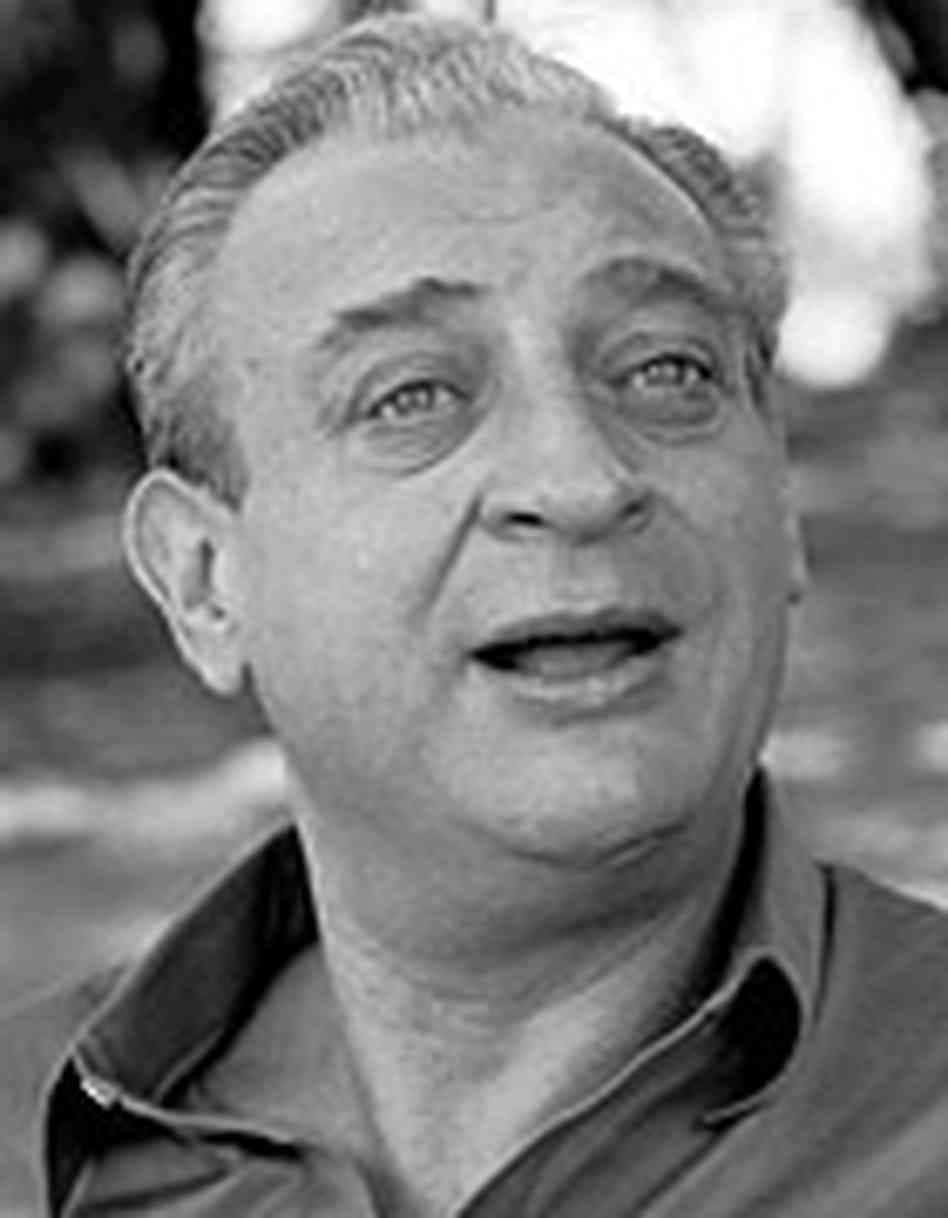 actor 桌布 壁紙 — 一張中年男子的黑白肖像，眼神富有表現力，嘴巴微張，背景是模糊的自然景色。