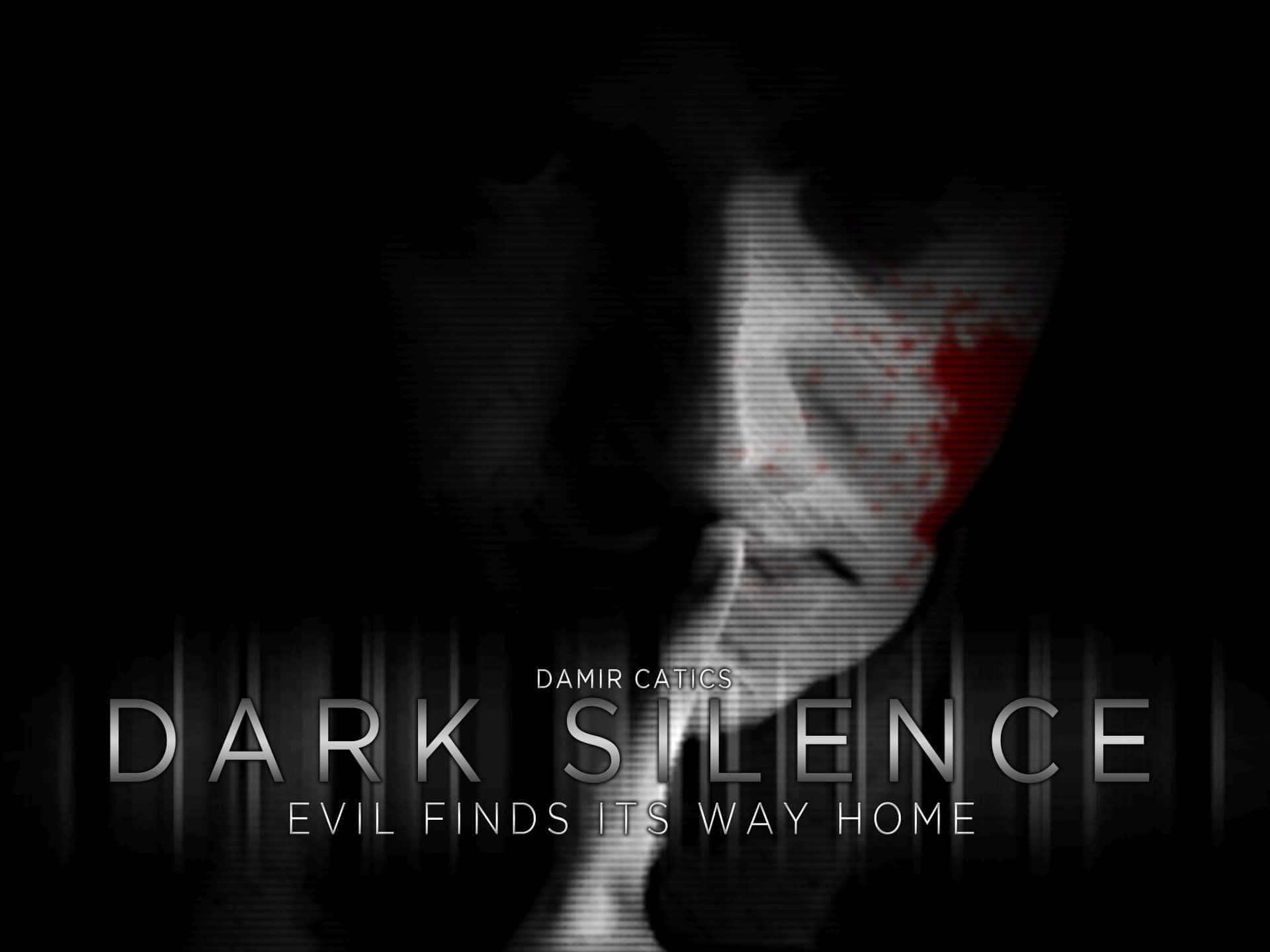 silence 桌布 壁紙 — 一張令人毛骨悚然的模糊臉孔，帶有紅色血跡，在黑色背景上發光，並有粗體文字寫著 dark silence。