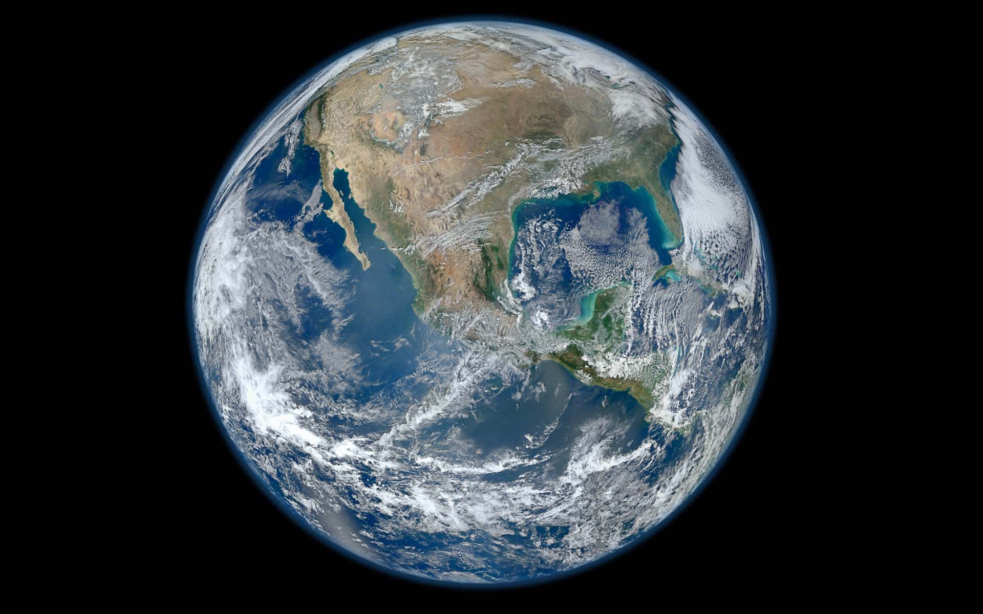 Blue Marble 桌布 壁紙 — 一張令人驚嘆的地球衛星圖像，展示了北美洲及周圍的海洋，背景是漆黑的太空。