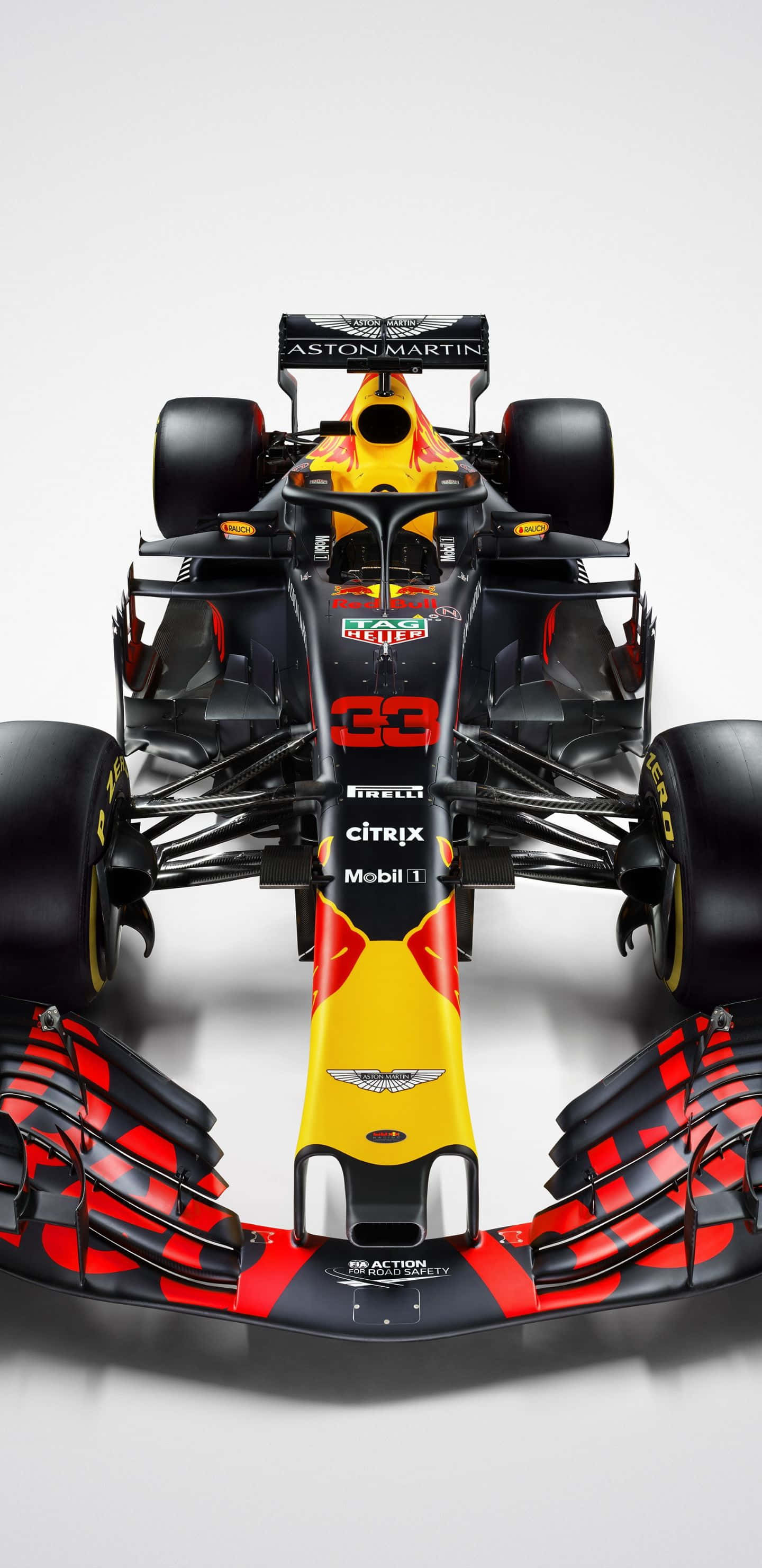 Formula 1 桌布 壁紙 — 一張俯拍的Red Bull Racing一級方程式賽車，車身是黑、黃、紅色，背景是白色。