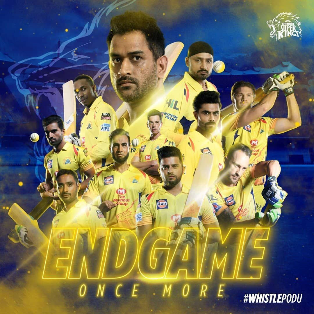 csk 2021 桌布 壁紙 — 一張動態拼貼畫，展示身穿黃色球衣的 Chennai Super Kings 板球運動員，背景是星空藍色，帶有發光的「ENDGAME」文字。