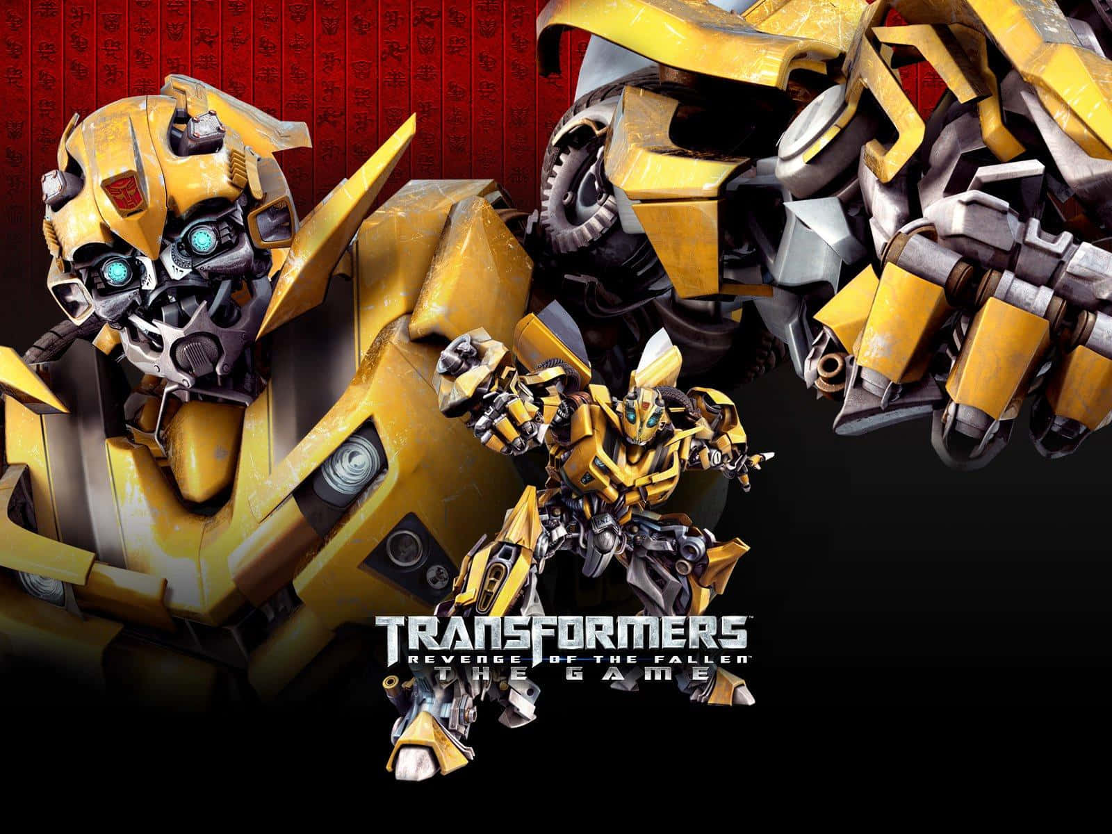 Transformers Bumblebee 桌布 壁紙 — 一張動態數位藝術桌布， featuring Bumblebee 和其他黃色變形金剛機器人，背景為紅色圖案並帶有遊戲標題文字。