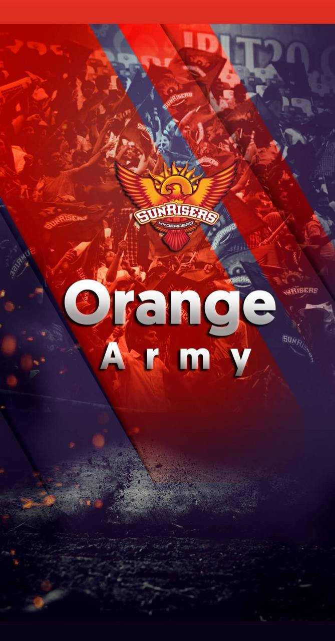 Sunrisers Hyderabad 桌布 壁紙 — 一張動態運動桌布，上面有SunRisers標誌和「Orange Army」文字，背景是紅藍色調的球迷人群。