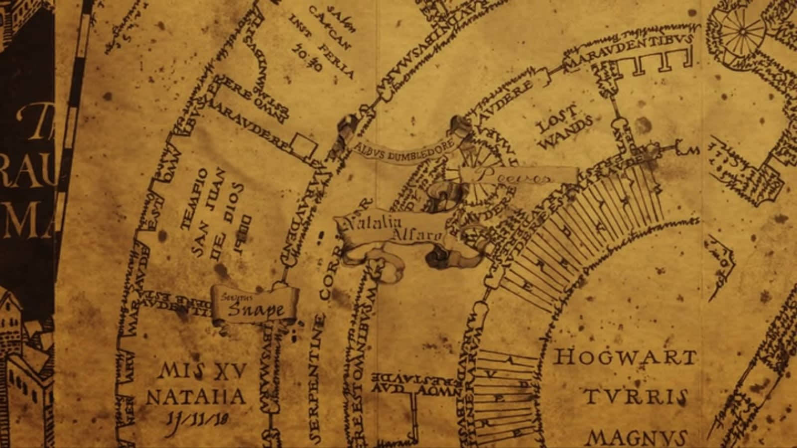 Map 桌布 壁紙 — 一張古老羊皮紙地圖，上面有手寫的拉丁文和英文標籤，顯示霍格華茲和其他魔法地點。