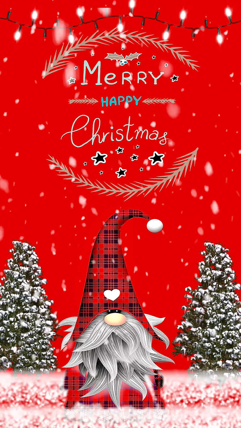 Christmas Gnome 桌布 壁紙 — 一張喜慶的紅色聖誕桌布，上面有一個戴著格紋帽的俏皮地精，以及雪花飄落下的雪松樹。