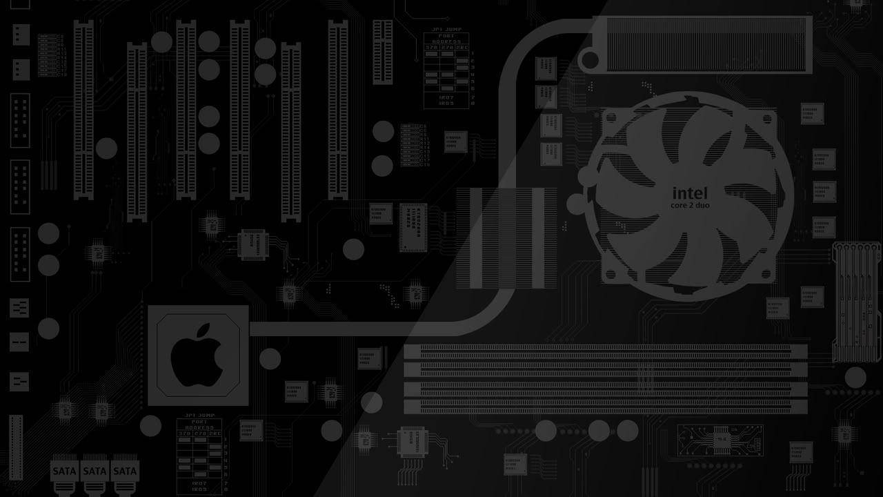 Motherboard 桌布 壁紙 — 一張單色科技桌布，展示主機板電路板上的 Intel Core 2 Duo CPU 風扇和 Apple 標誌。