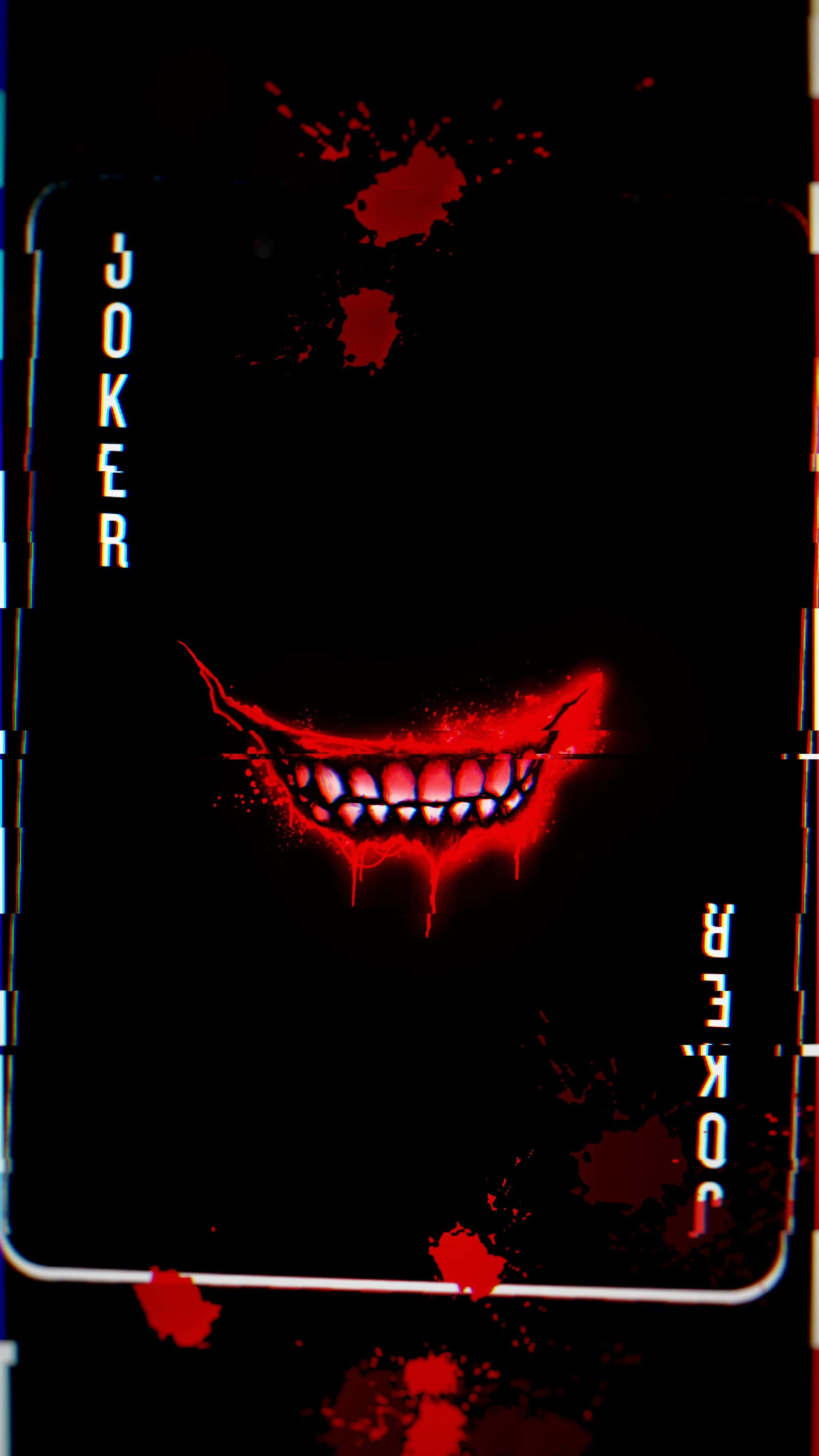 Joker Card 桌布 壁紙 — 一張帶有發光紅色咧嘴笑、滴著血、黑色背景並帶有故障效果的恐怖小丑牌。