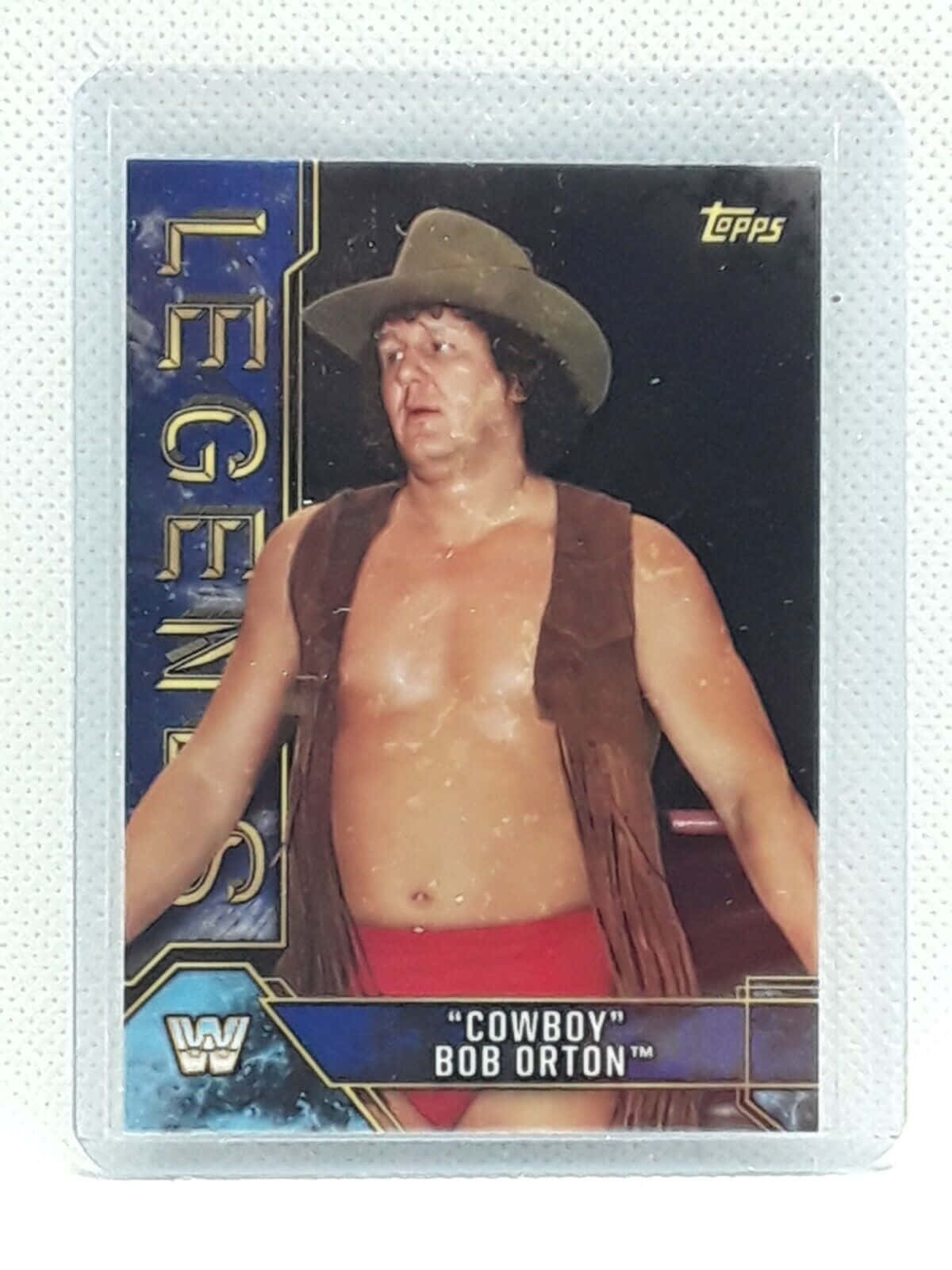 摔角 桌布 壁紙 — 一張復古Topps WWE Legends收藏卡， featuring 'Cowboy' Bob Orton 戴上標誌性牛仔帽和流蘇背心。