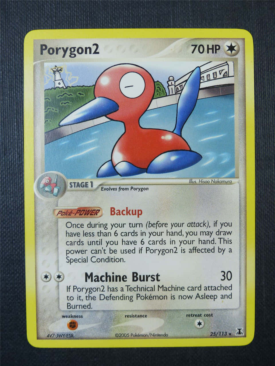 Pokemon Card 桌布 壁紙 — 一張復古寶可夢卡，描繪了 Porygon2 漂浮在水中，背景有燈塔和橋樑。