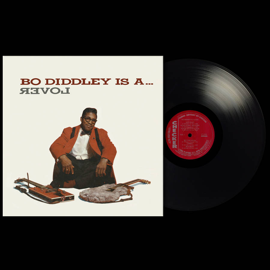 吉他動圖 桌布 壁紙 — 一張復古專輯封面，Bo Diddley 身穿紅色外套，身旁有兩把吉他和一張黑色黑膠唱片。
