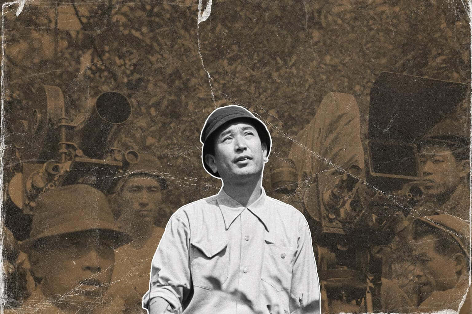 Akira Kurosawa 桌布 壁紙 — 一張復古棕褐色調的士兵拼貼畫，配有底片相機和裂紋紙張質感。
