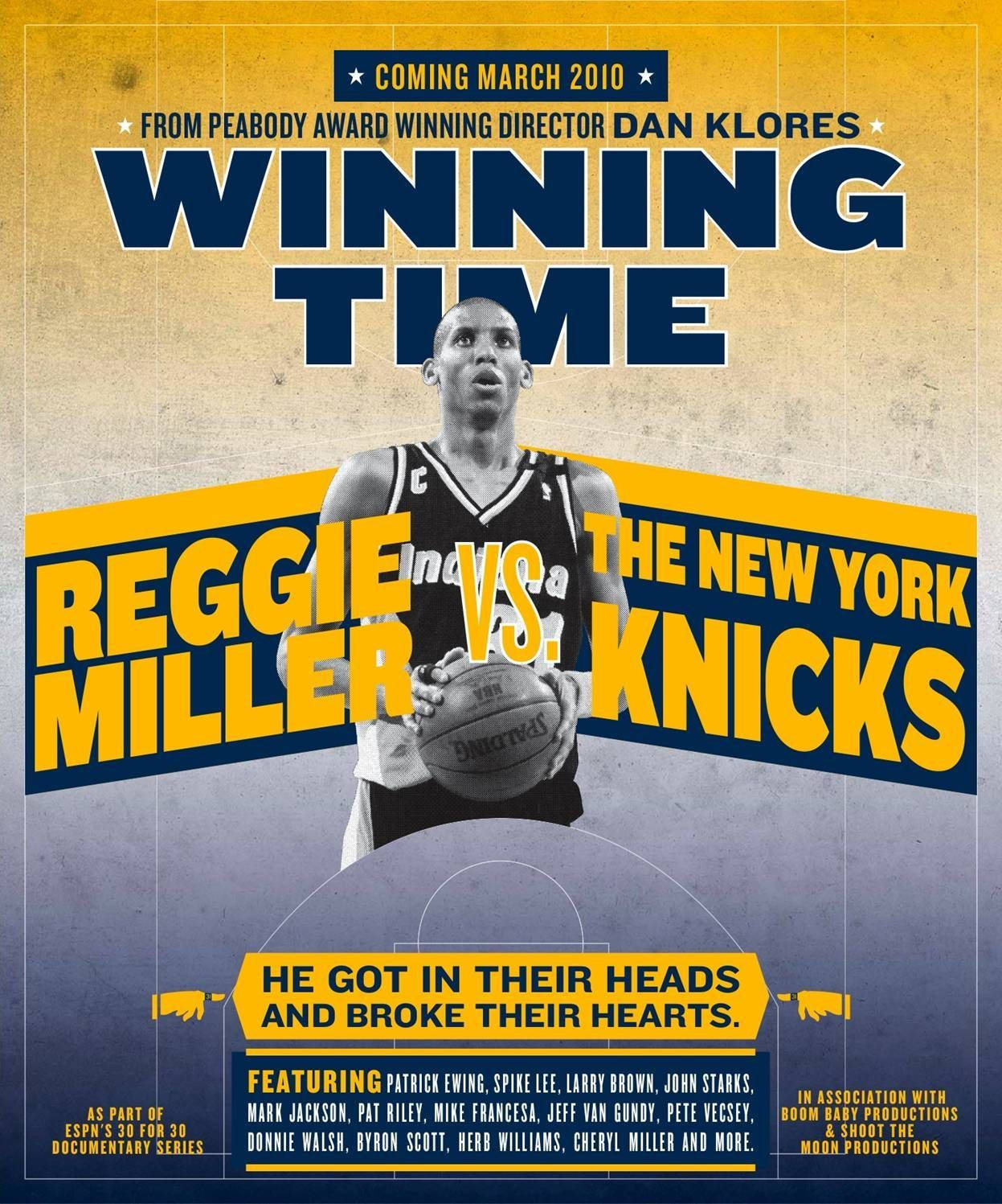 NBA 桌布 壁紙 — 一張復古風格的海報，為《Winning Time》而設，展示身穿籃球球衣的Reggie Miller，手持籃球，背景為有紋理的黃色和藍色。