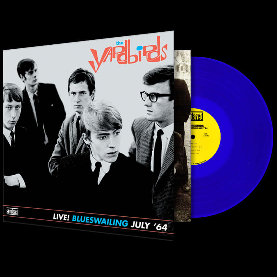 Album Cover 桌布 壁紙 — 一張復古黑膠唱片，帶有藍色唱片和1964年7月Yardbirds的專輯封面，樂隊以黑白呈現，背景為純黑色。
