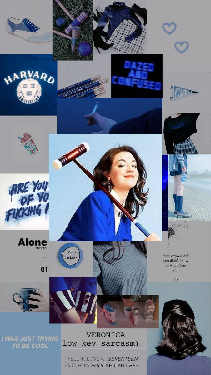 Heathers 桌布 壁紙 — 一張懷舊的藍色調青少年流行文化時刻拼貼畫， featuring Veronica Lodge、哈佛裝備和憂鬱語錄。