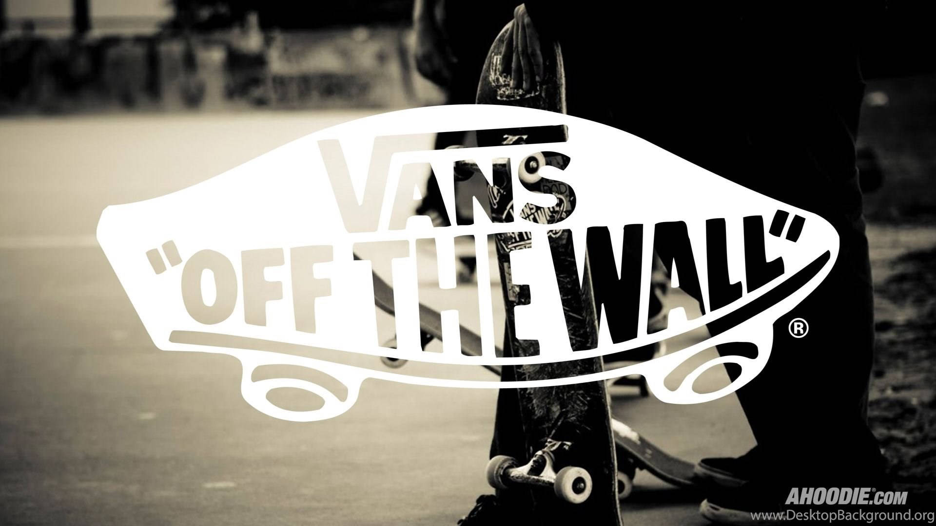 Vans 桌布 壁紙 — 一張懷舊色調的滑板近距離照片，上面覆蓋著一個大型Vans Off The Wall標誌。
