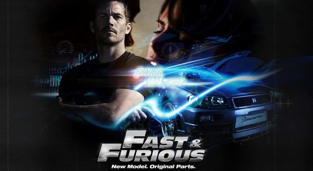 Fast And Furious 桌布 壁紙 — 一張戲劇性的電影海報， featuring Paul Walker 和一輛發光的藍色跑車，在黑暗的電影場景中。