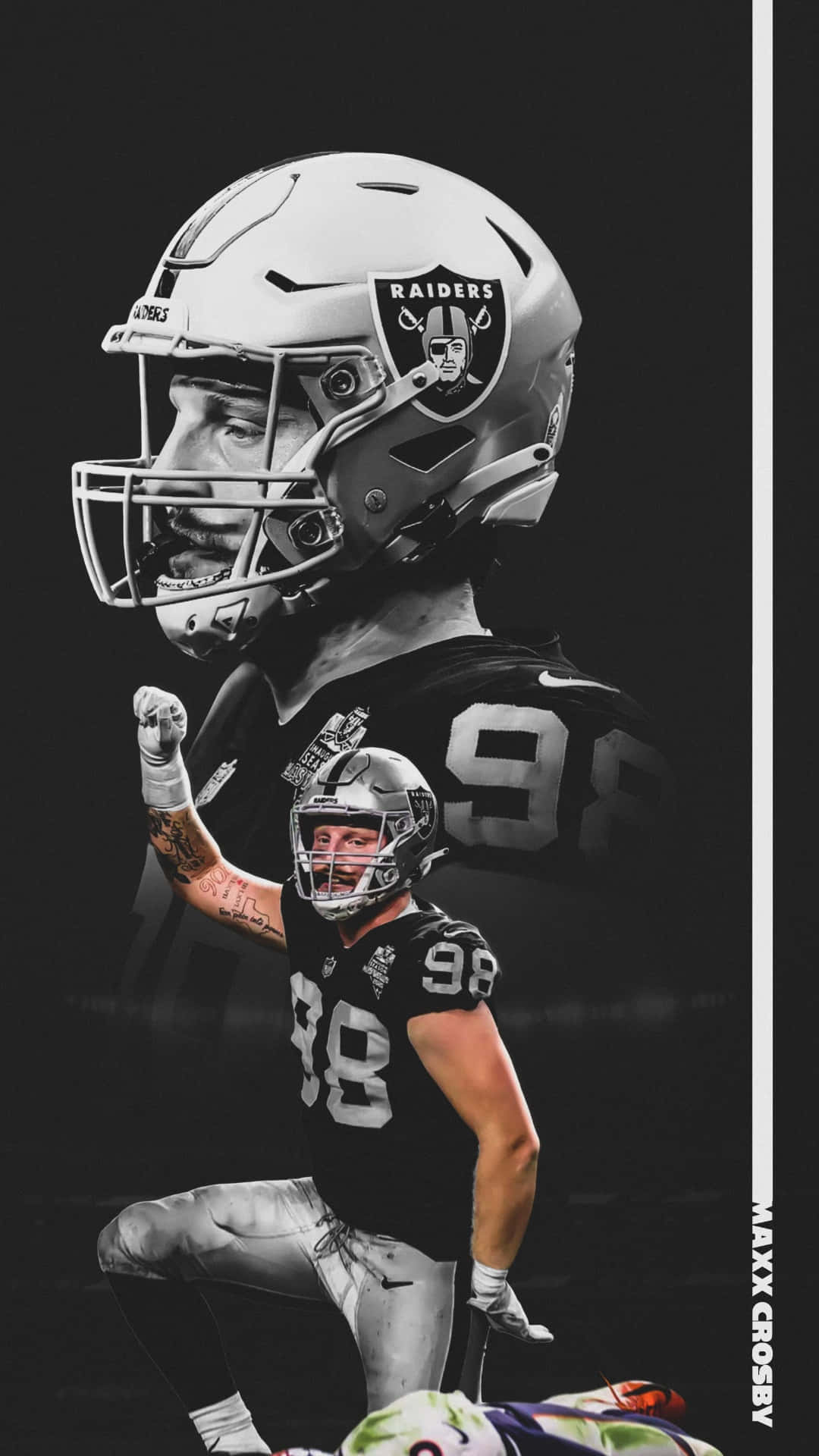 Las Vegas Raiders 桌布 壁紙 — 一張戲劇性的黑白肖像，NFL 球員 Maxx Crosby 身穿 Raiders 裝備，在黑暗背景下舉起拳頭慶祝。
