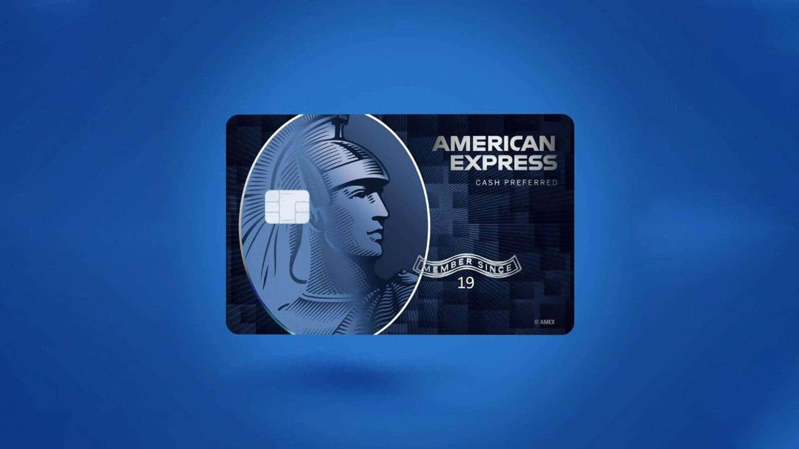 美國運通 桌布 壁紙 — 一張時尚的American Express Cash Preferred卡，帶有羅馬士兵側面輪廓，漂浮在漸變藍色背景上。