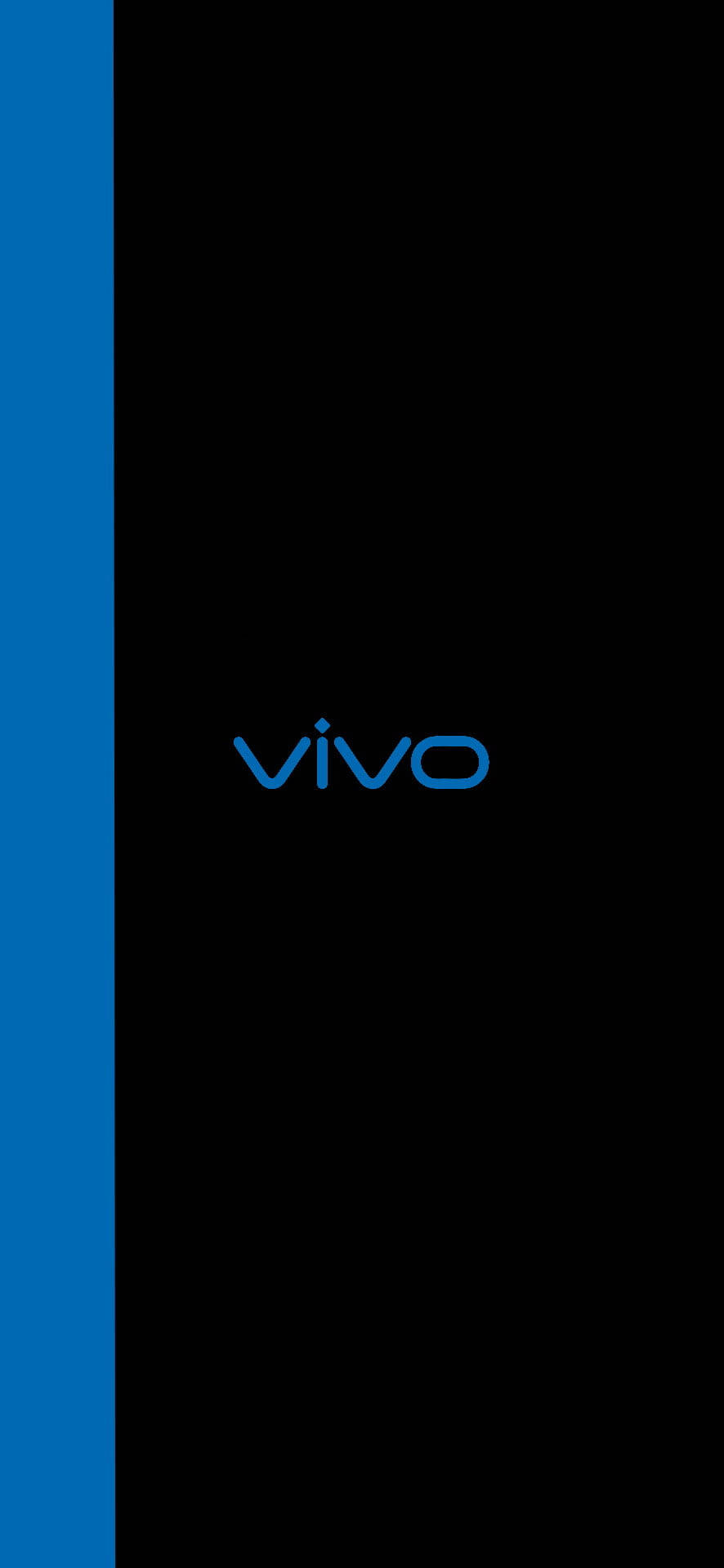 Vivo Y20 桌布 壁紙 — 一張極簡風格的桌布，黑色背景上有一條大膽的藍色垂直條紋，中央是發光的藍色vivo標誌。