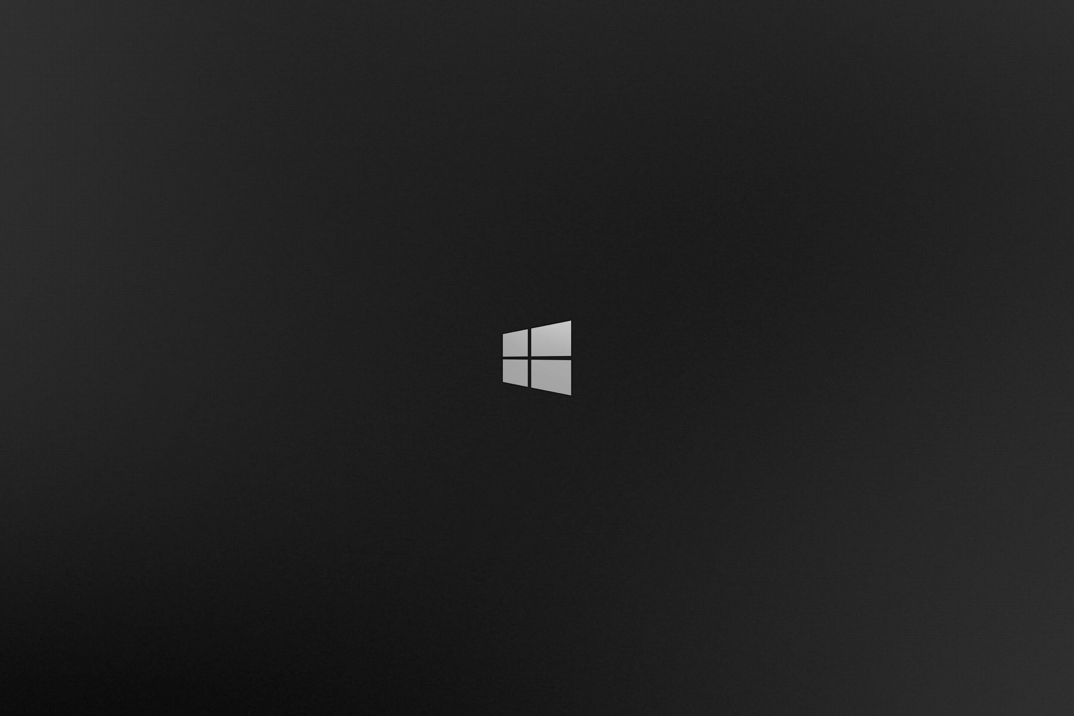 Black Windows 桌布 壁紙 — 一張極簡黑色桌布，中央有一個銀色 Windows 標誌，帶有微妙的漸層陰影。