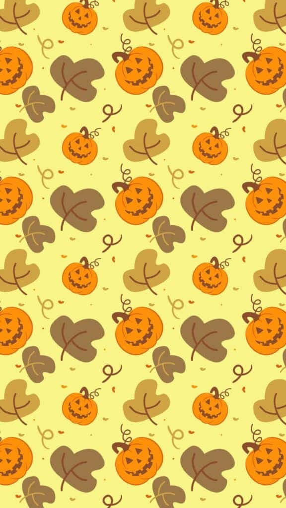 iPhone Cute Halloween 桌布 壁紙 — 一張歡快的萬聖節桌布，淺黃色背景上重複出現橙色南瓜燈和棕色樹葉。