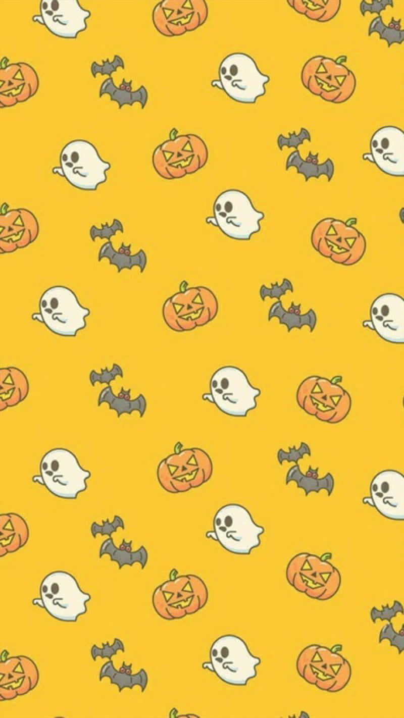 iPhone Cute Halloween 桌布 壁紙 — 一張歡樂的萬聖節桌布，在明亮的黃色背景上重複出現卡通鬼魂、南瓜和蝙蝠。