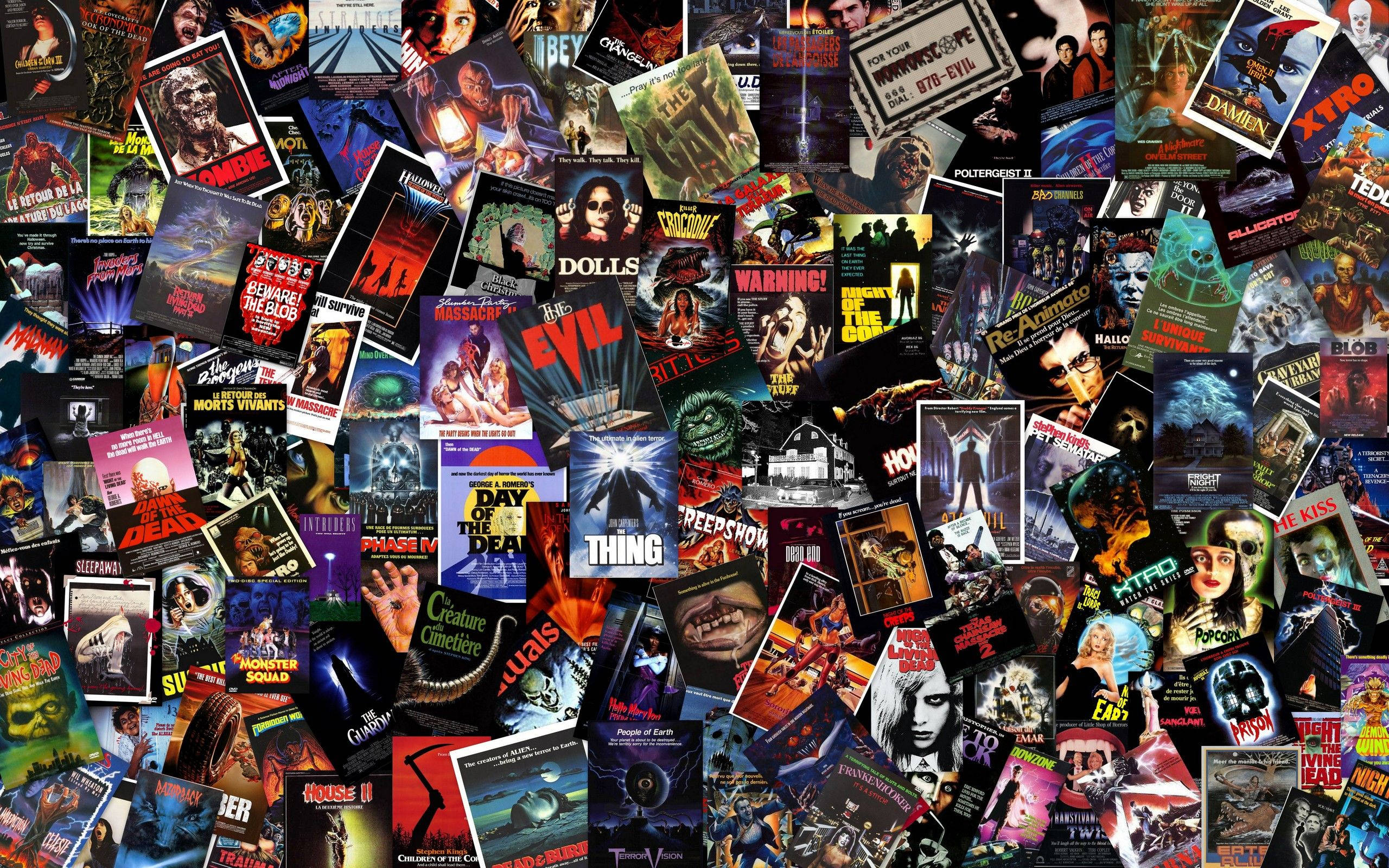 Horror Movie Collage 桌布 壁紙 — 一張混亂的拼貼畫，由復古恐怖電影海報重疊而成，形成密集、色彩繽紛的馬賽克。