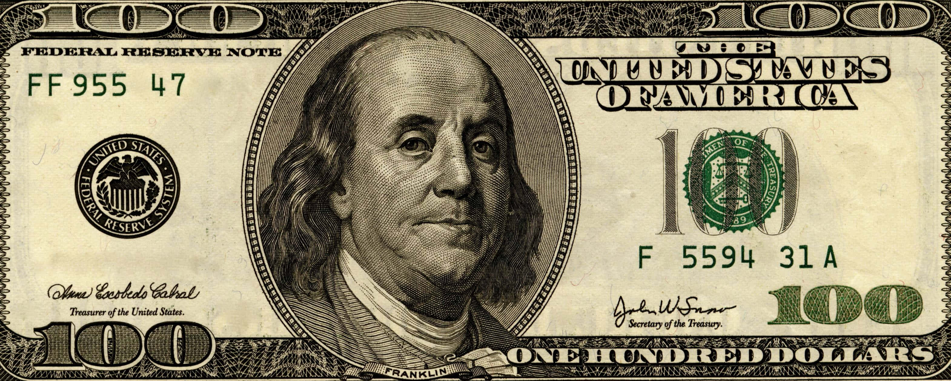 Money 桌布 壁紙 — 一張清晰的一百美元鈔票特寫，顯示班傑明·富蘭克林的肖像和複雜的綠色和黑色安全細節。