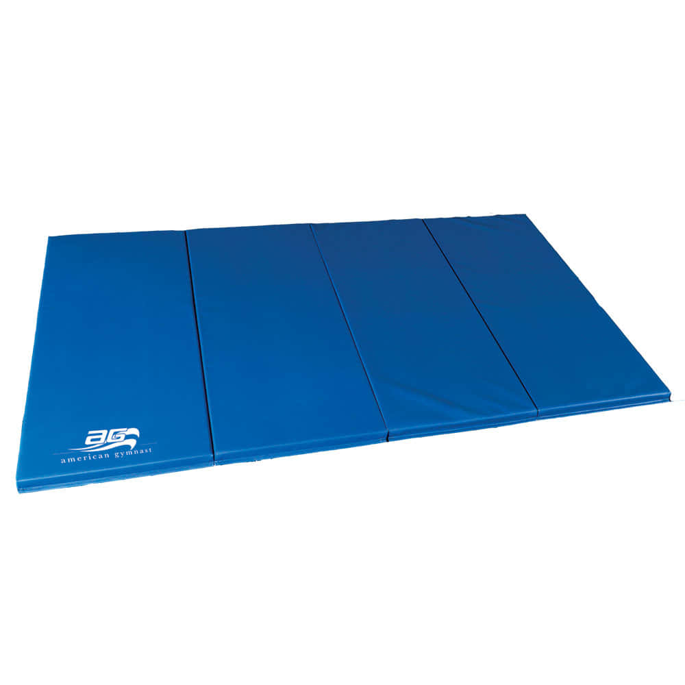 Gymnastics Mat 桌布 壁紙 — 一張皇室藍色的American Gymnast可折疊體操墊平放在純白背景上。