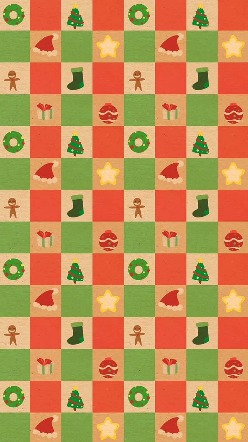 圖案 桌布 壁紙 — 一張節日聖誕壁紙，採用紅、綠、米色方塊的棋盤圖案，每個方塊都裝飾有節日圖標，如樹木、星星和薑餅人。