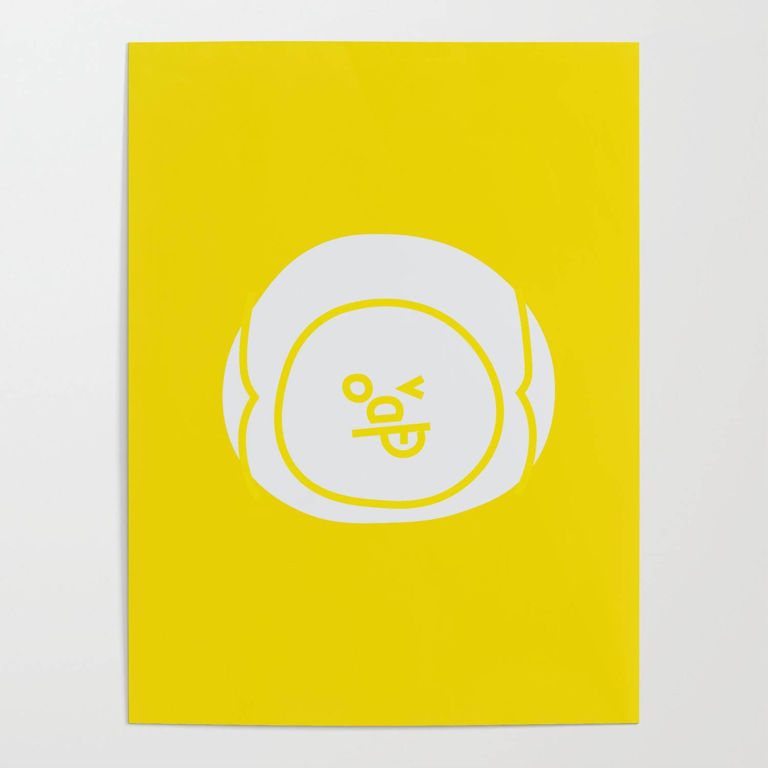 Chimmy 桌布 壁紙 — 一張簡約的黃色海報，上面有一個白色圓形標誌，內部有一個風格化的黃色面孔。