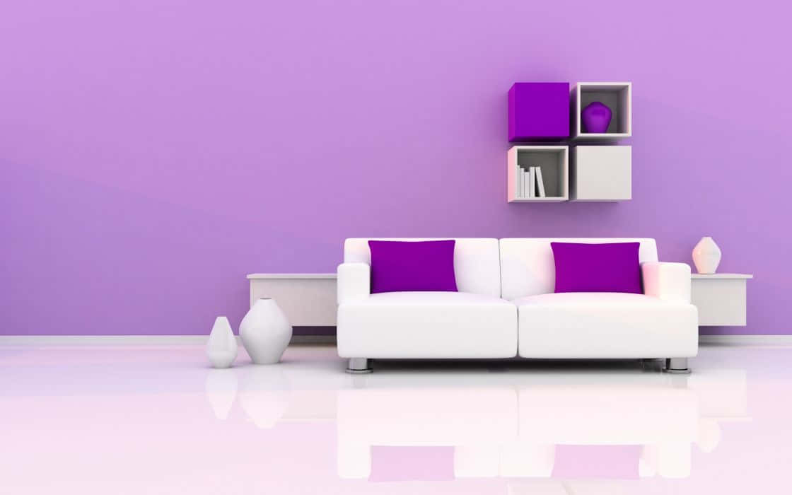 Purple Decor 桌布 壁紙 — 一張簡約風格的白色沙發配紫色靠墊，放置在時尚的紫色房間中，配有浮動層架和反光地板。