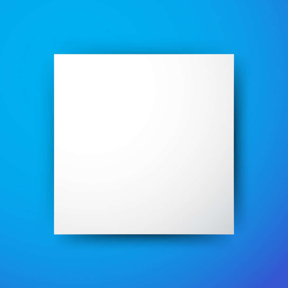 White Square 桌布 壁紙 — 一張純淨的白色方形紙張置中放在充滿活力的藍色漸變背景上，帶有柔和陰影。
