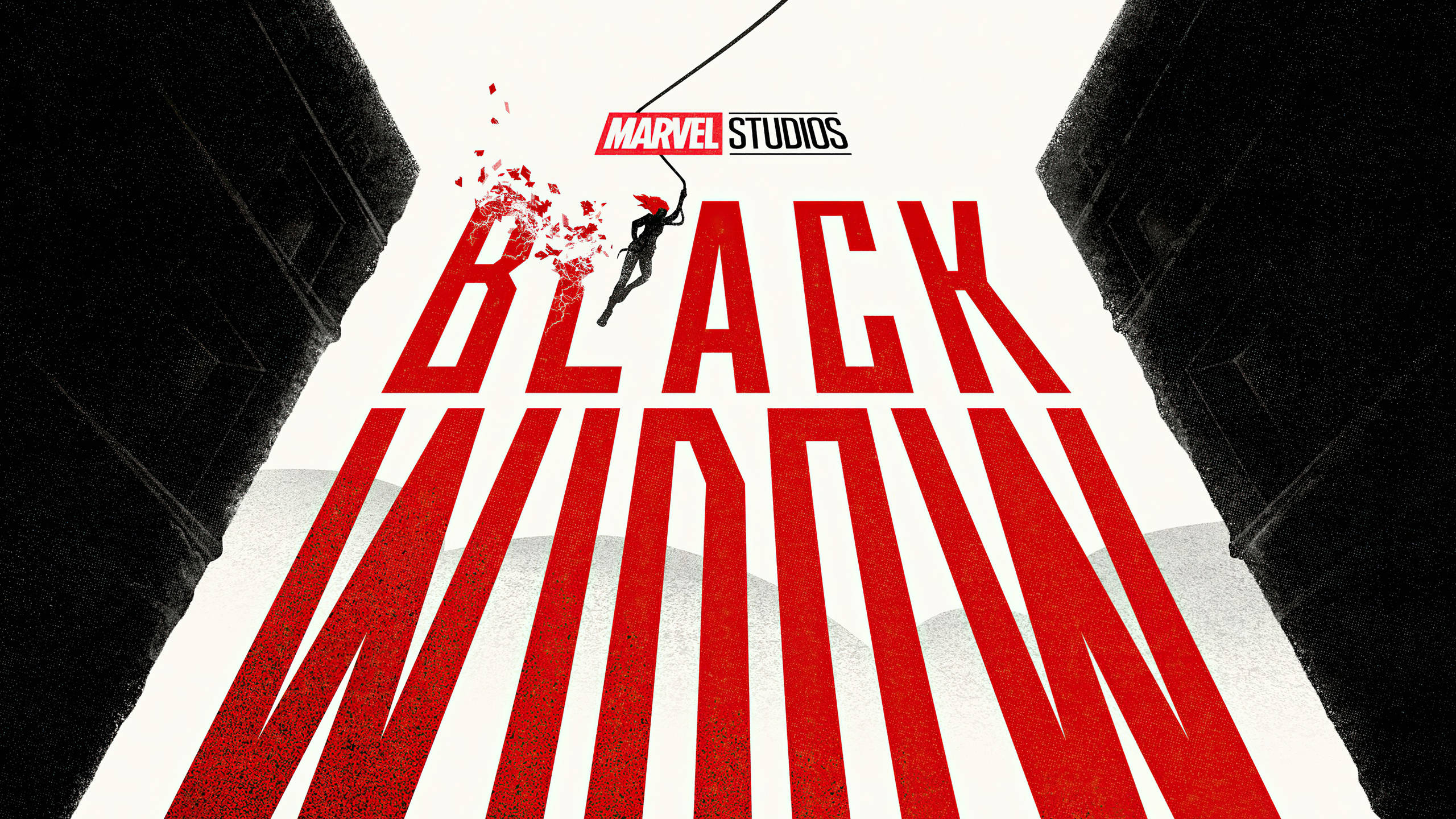Black Widow 桌布 壁紙 — 一張風格化的海報顯示一個黑色剪影在拼寫BLACK WIDOW的粗體紅色字母中擺動，並以深色石拱門框住。