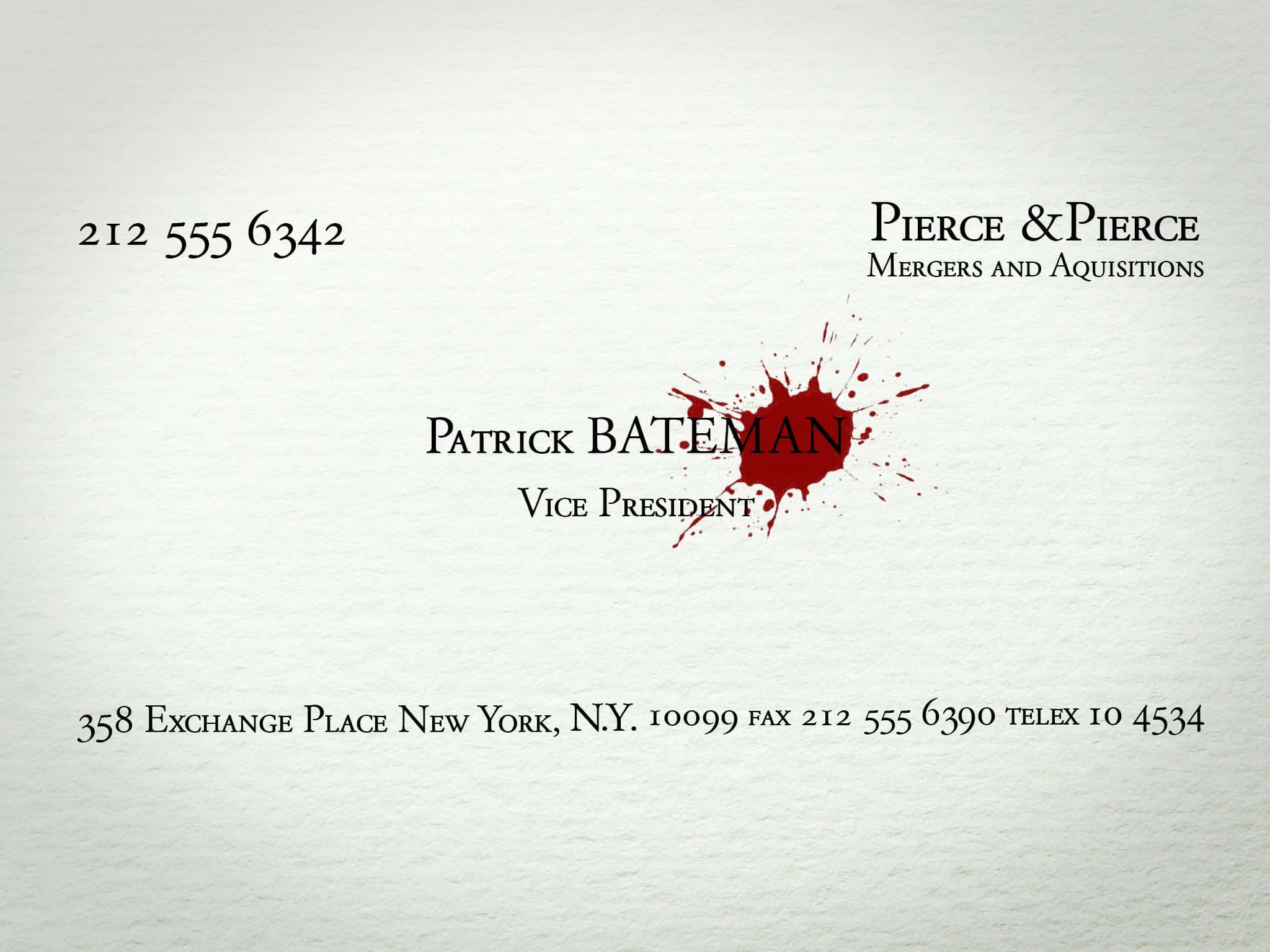 電影動圖 桌布 壁紙 — 一張鮮明的名片，上面有紅色血跡濺在 Patrick Bateman 的名字上，紙張為有紋理的白色紙。