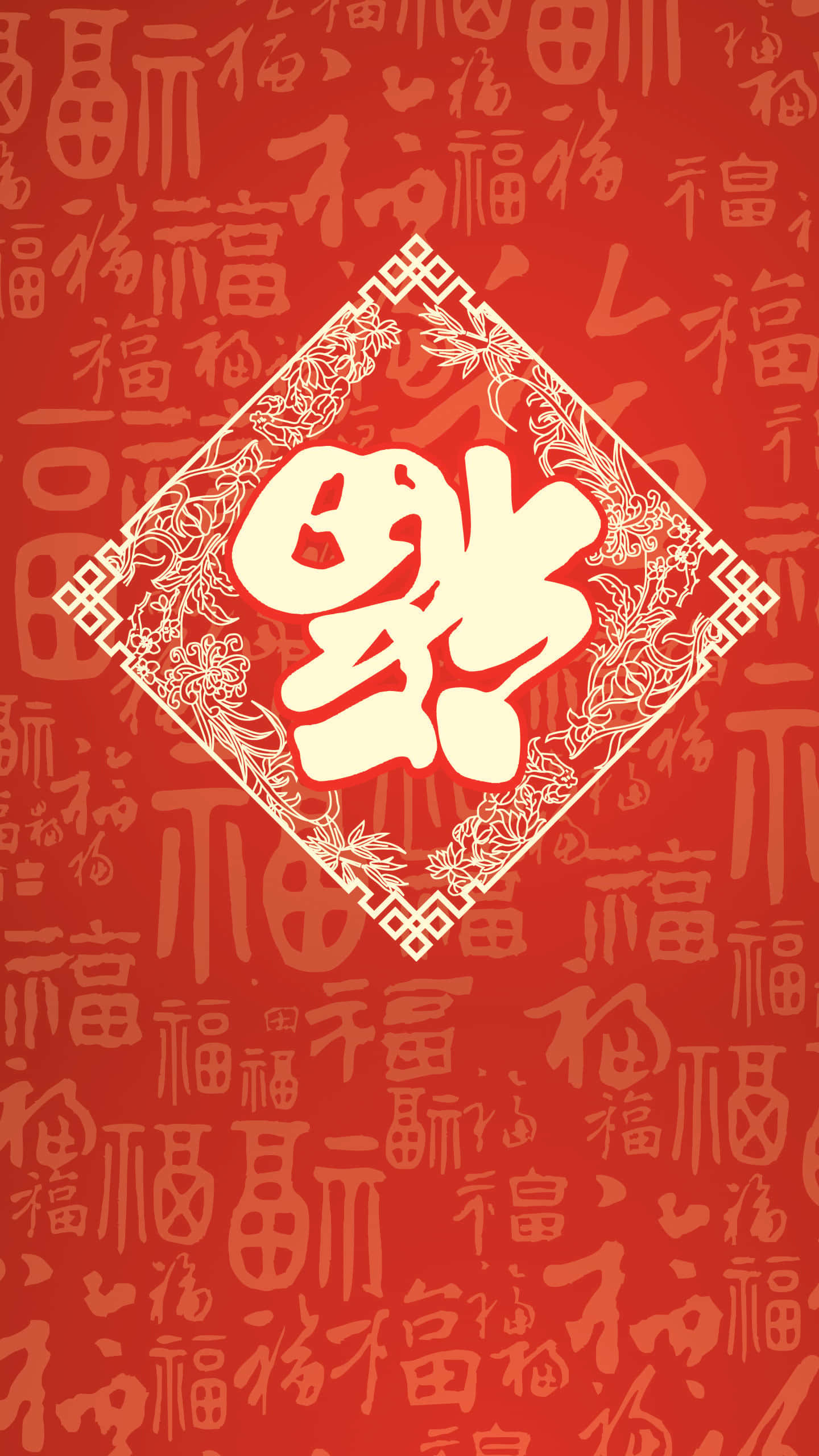 桌布 壁紙 — 一張鮮豔的紅色壁紙，中央有一個奶油色的菱形，帶有複雜的花卉邊框，以及被重複褪色字環繞的中文「福」字。