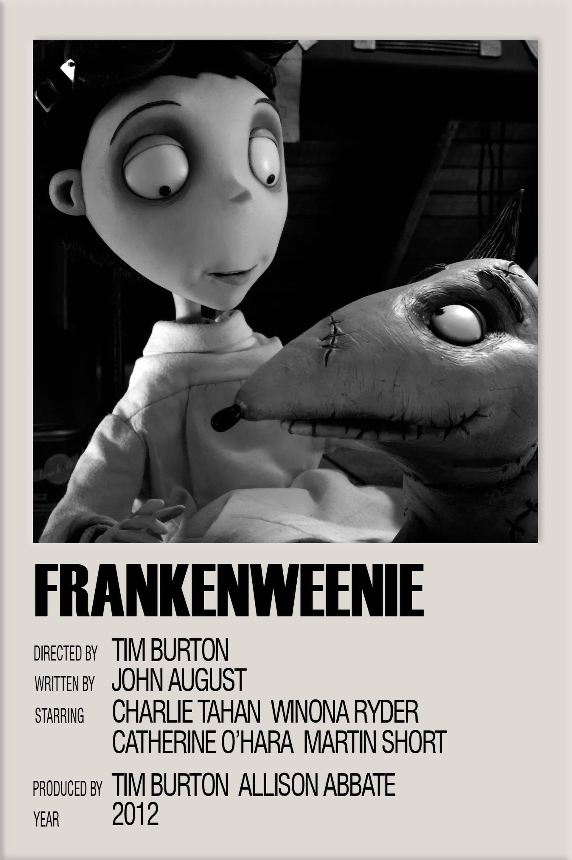Frankenweenie 桌布 壁紙 — 一張黑白動畫海報顯示一個睜大眼睛的孩子凝視著一個縫合怪物，怪物只有一隻發光的眼睛。