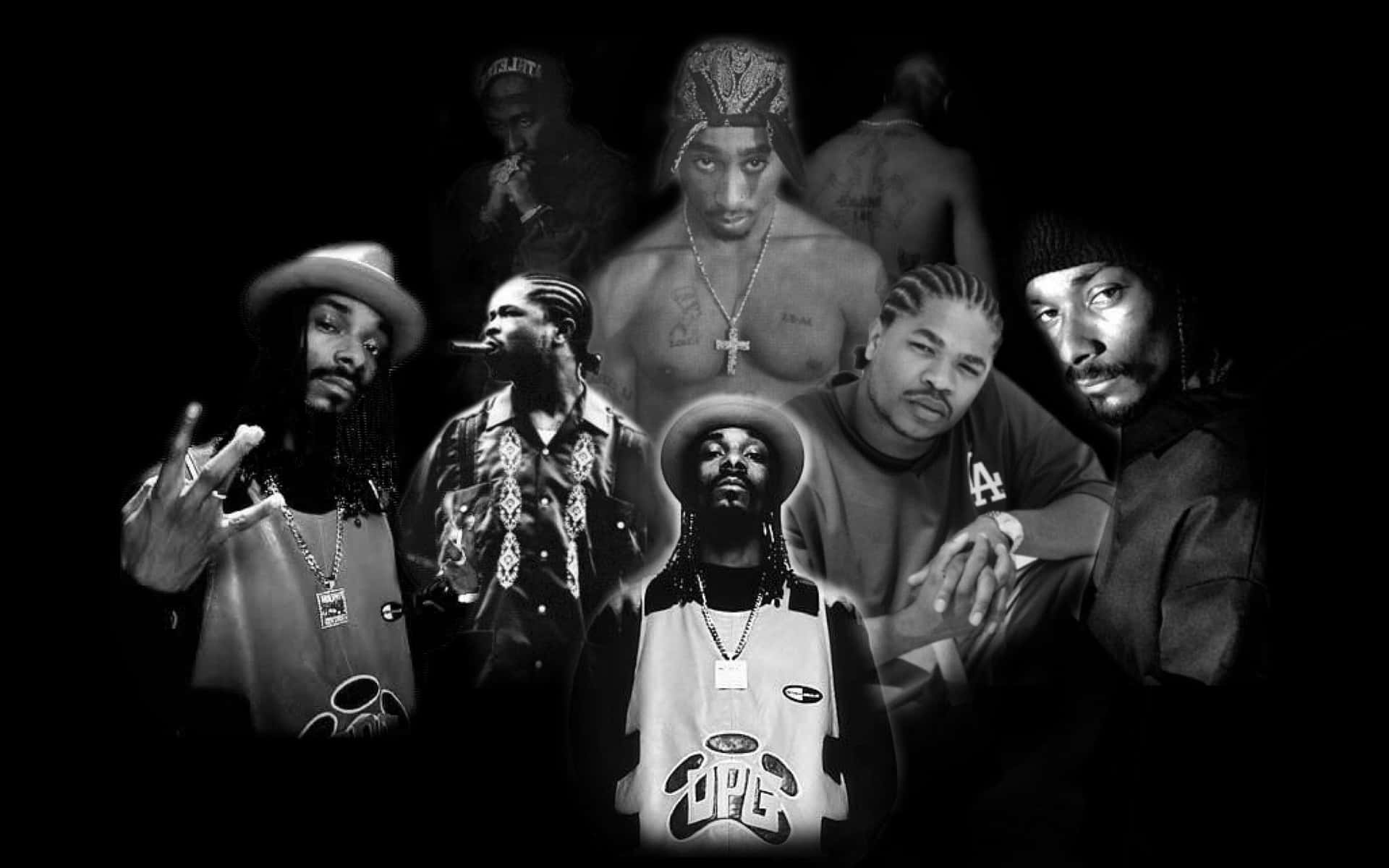 tupac 桌布 壁紙 — 一張黑白拼貼畫，描繪標誌性嘻哈藝術家在深色背景下以自信表情擺姿勢。