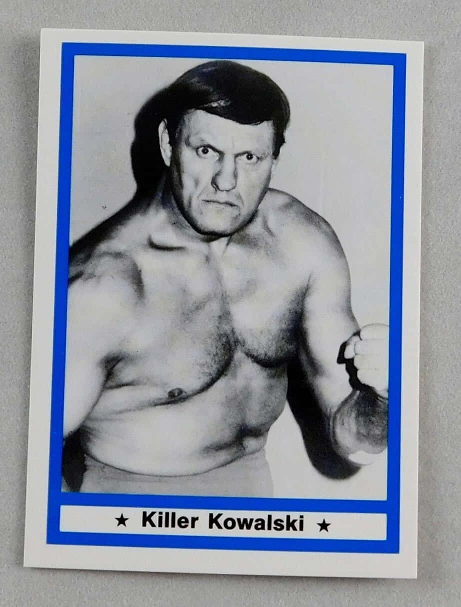 poster 桌布 壁紙 — 一張黑白摔角卡，展示Killer Kowalski兇猛表情和緊握拳頭。