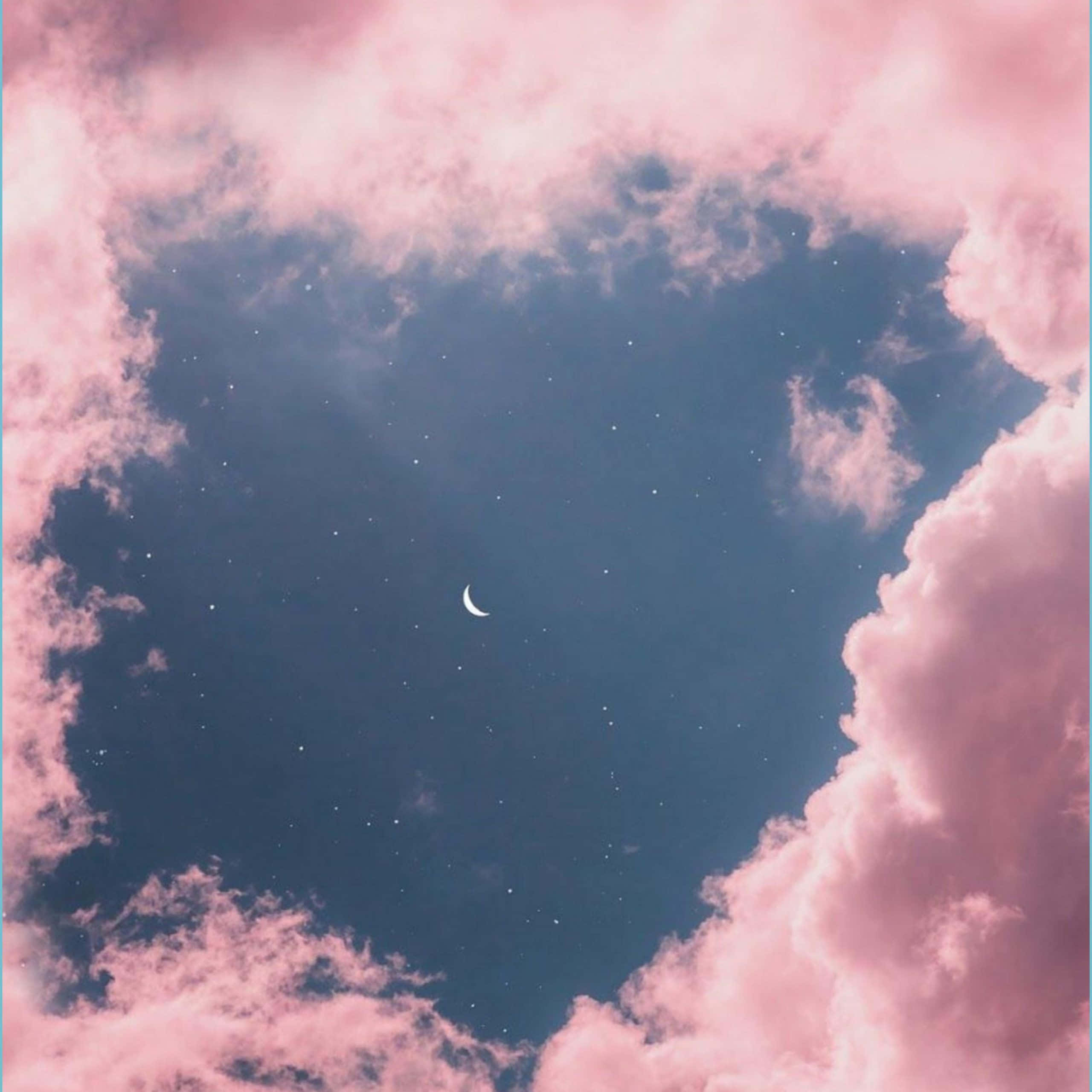 雲朵 桌布 壁紙 — 一彎新月和星星在夢幻的暮色天空中透過柔和的粉紅雲朵窺視。