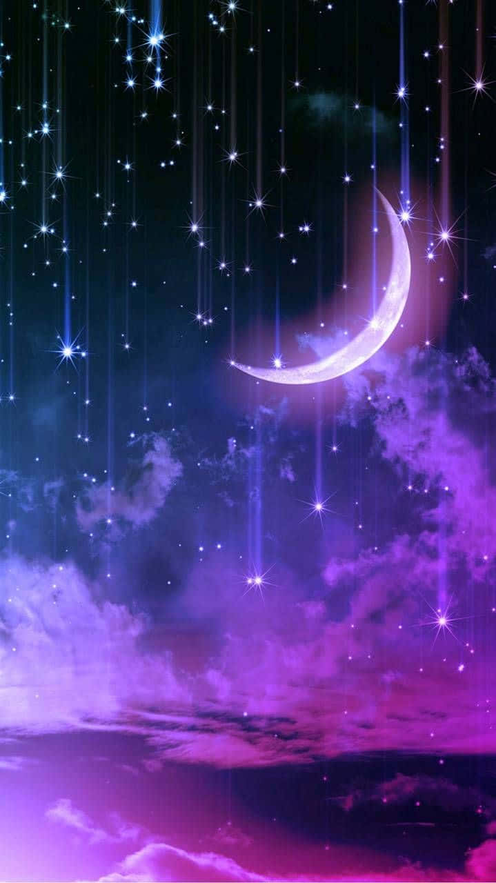 Crescent Moon 桌布 壁紙 — 一彎新月和閃爍的星星在夢幻的夜空中穿過充滿活力的紫色和藍色雲層傾瀉而下。