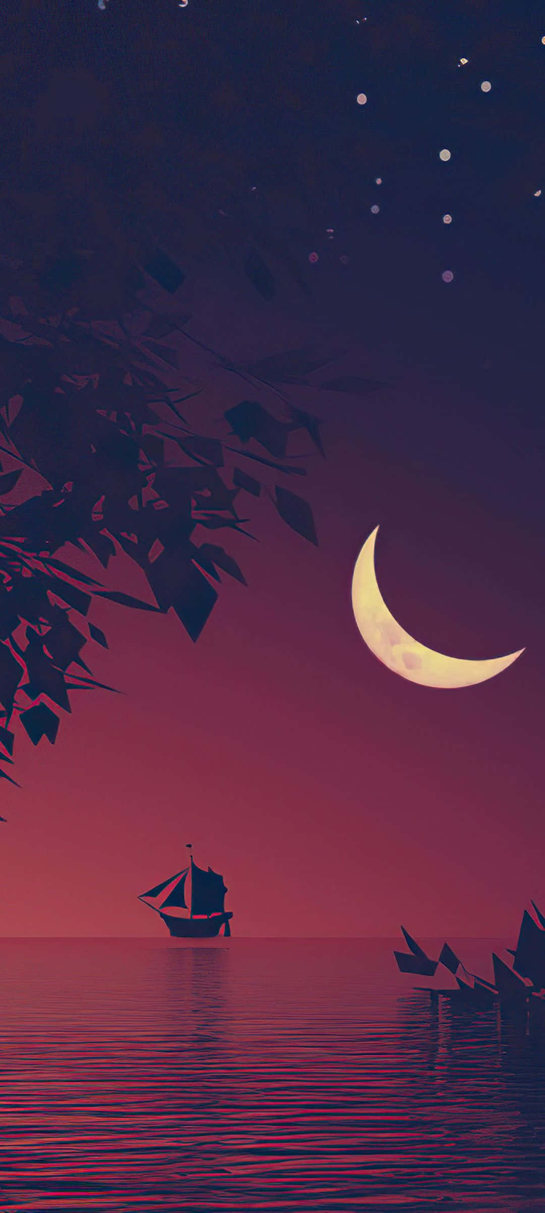 Night Sky Moon 桌布 壁紙 — 一彎新月在平靜的海面上閃耀，輪廓分明的船隻在繁星點點的暮色天空下靜靜停泊。