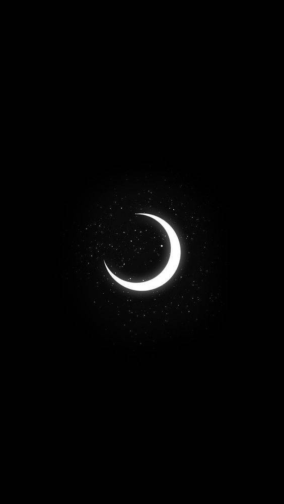 Crescent Moon 桌布 壁紙 — 一彎明亮的月牙在繁星點點的黑色夜空下發光，呈現極簡數位藝術風格。