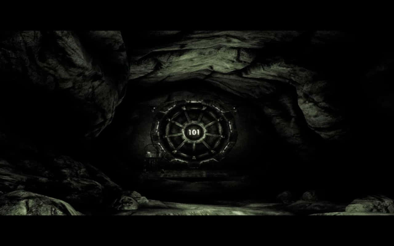 Vault 101 桌布 壁紙 — 一扇發光的編號101金庫門位於黑暗岩石隧道的盡頭。